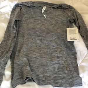 Grey LuluLemon Swiftly Tech LS Crew, Women Size 6